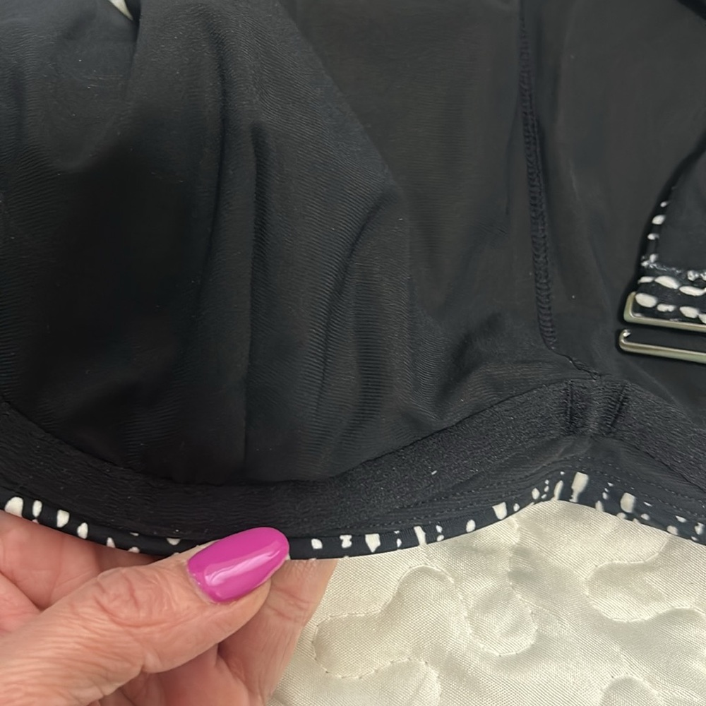 Athleta Black and White Patterned Women's sports top - Picture 6 of 8